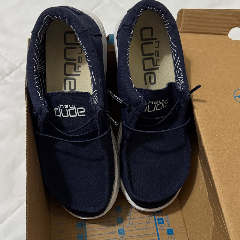 Hey Dude SHOES Wally Youth Sneakers Navy JUST LIKE NEW; worn once to church